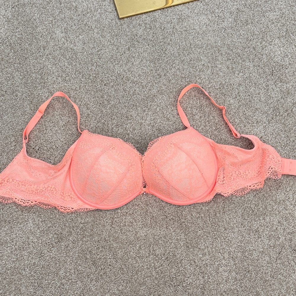 Victoria's Secret Coral Plunge Lace Underwire Bra